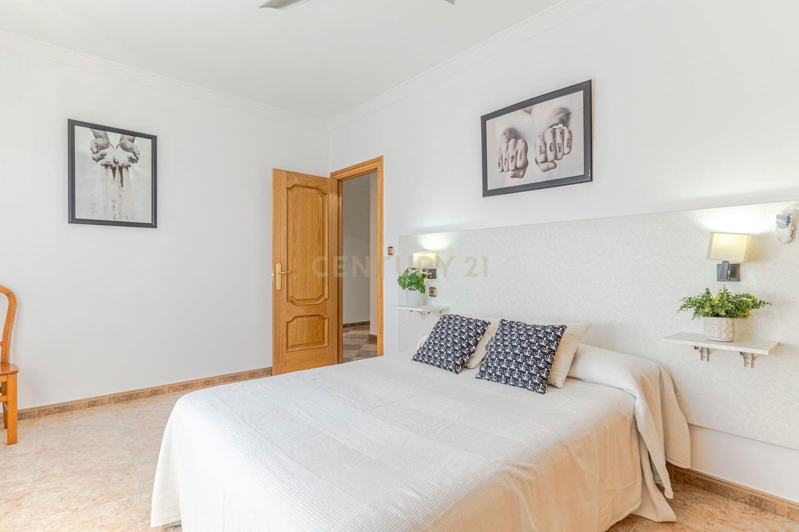 8 bedroom Villa for sale in Las Gabias with pool - € 690,000 (Ref: 9289727)