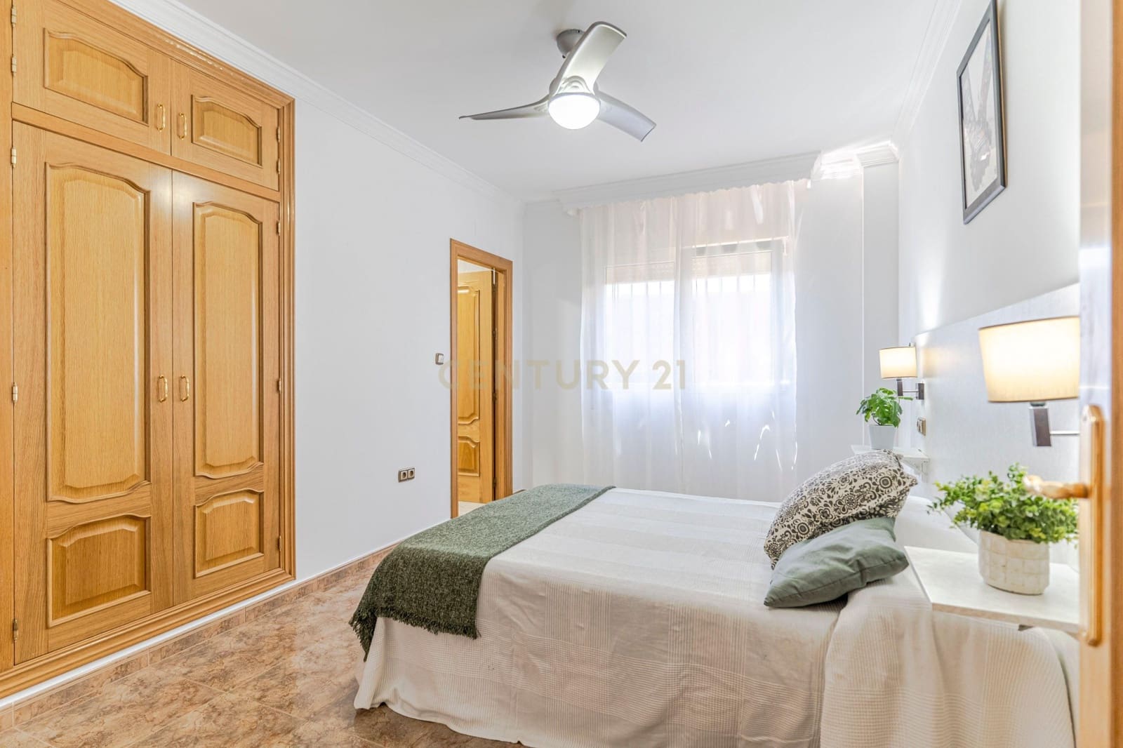 8 bedroom Villa for sale in Las Gabias with pool - € 690,000 (Ref: 9289727)