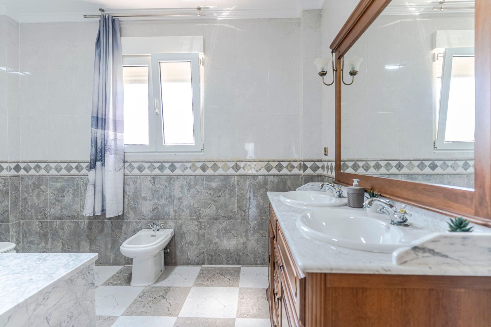 8 bedroom Villa for sale in Las Gabias with pool - € 690,000 (Ref: 9289727)