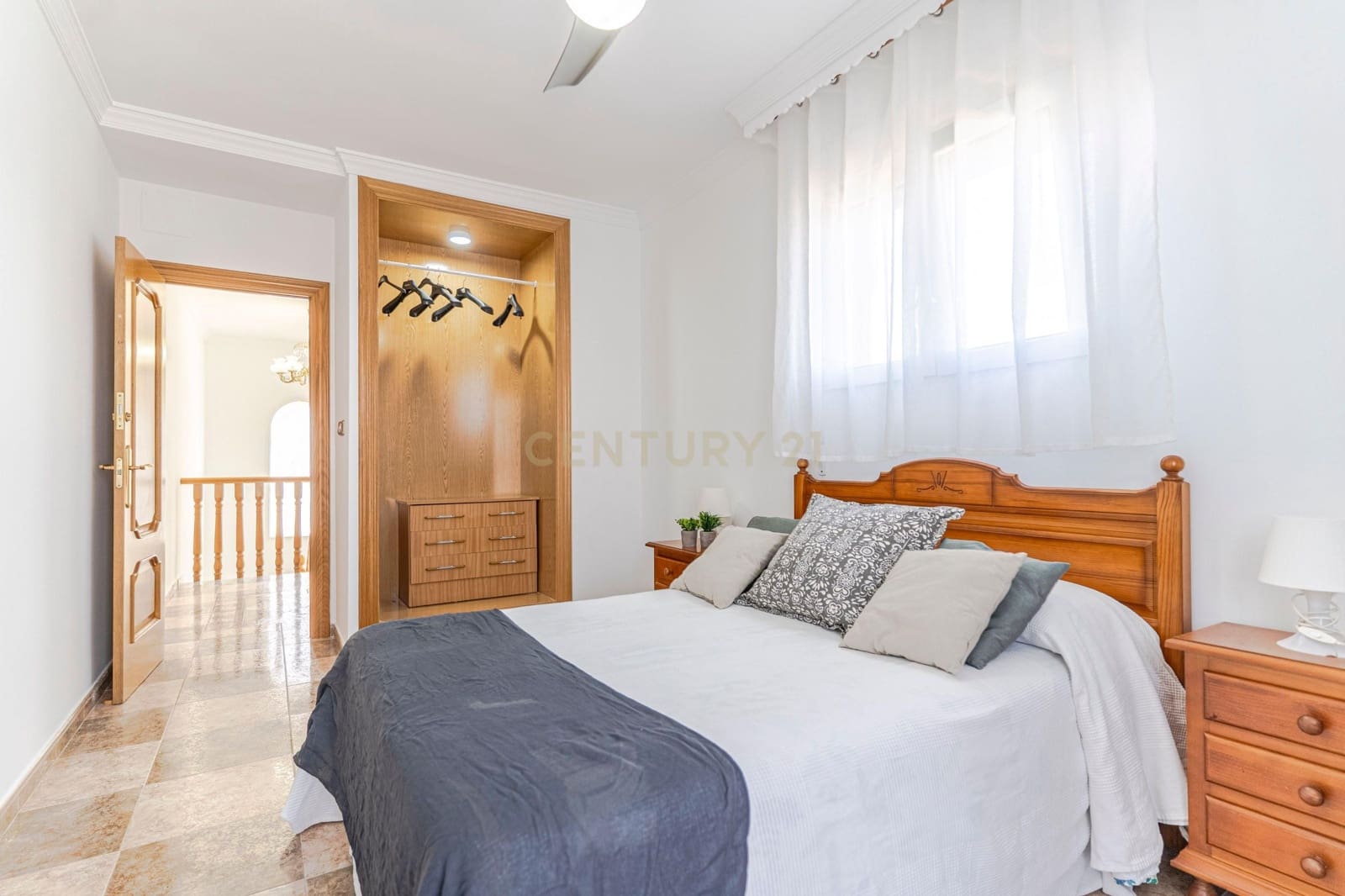 8 bedroom Villa for sale in Las Gabias with pool - € 690,000 (Ref: 9289727)