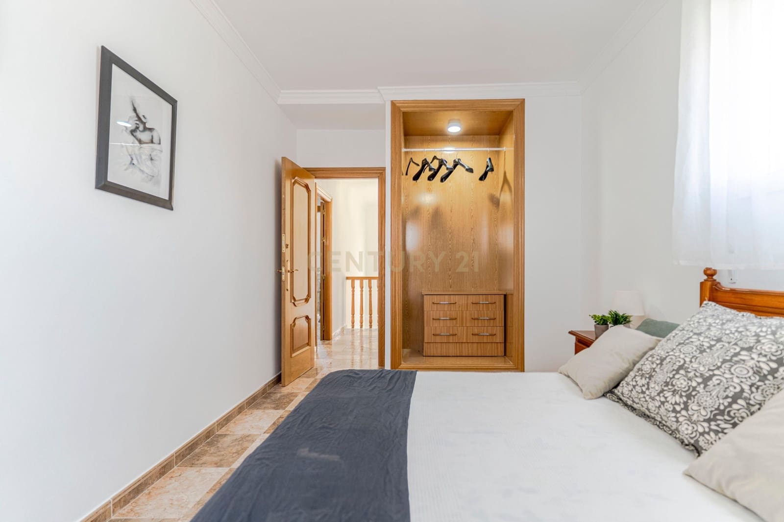 8 bedroom Villa for sale in Las Gabias with pool - € 690,000 (Ref: 9289727)