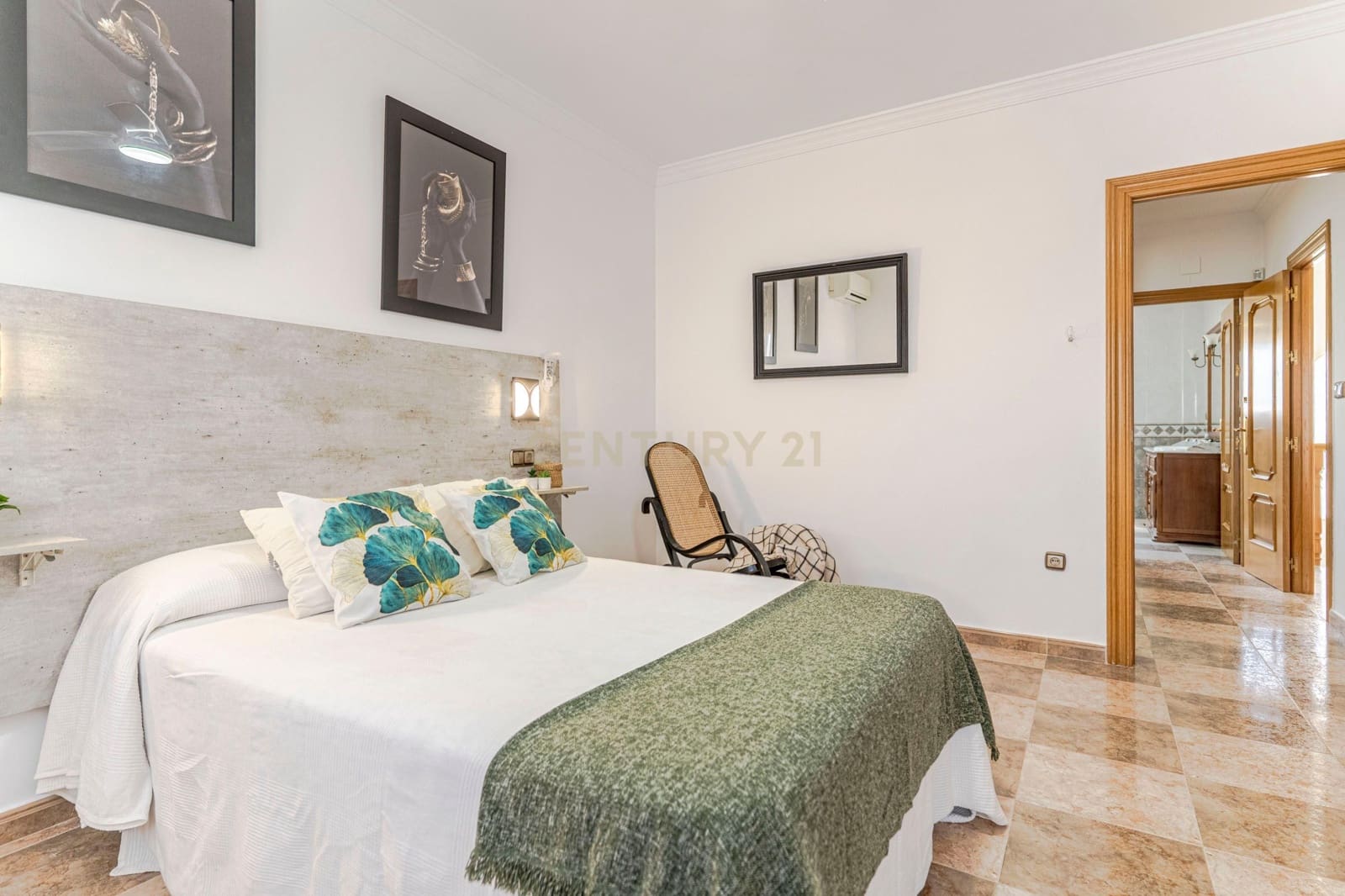 8 bedroom Villa for sale in Las Gabias with pool - € 690,000 (Ref: 9289727)