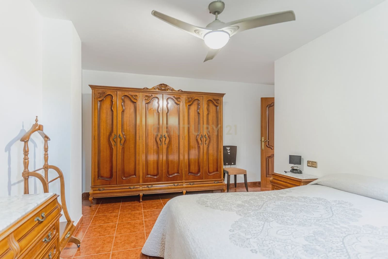 8 bedroom Villa for sale in Las Gabias with pool - € 690,000 (Ref: 9289727)