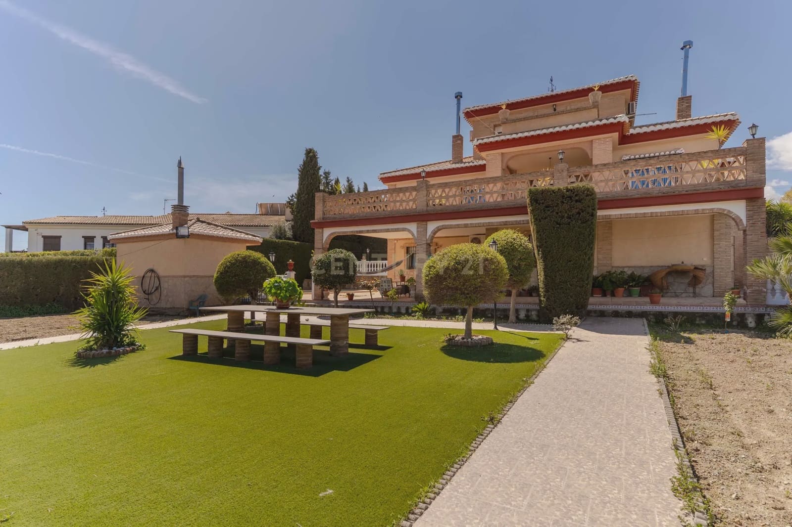 8 bedroom Villa for sale in Las Gabias with pool - € 690,000 (Ref: 9289727)