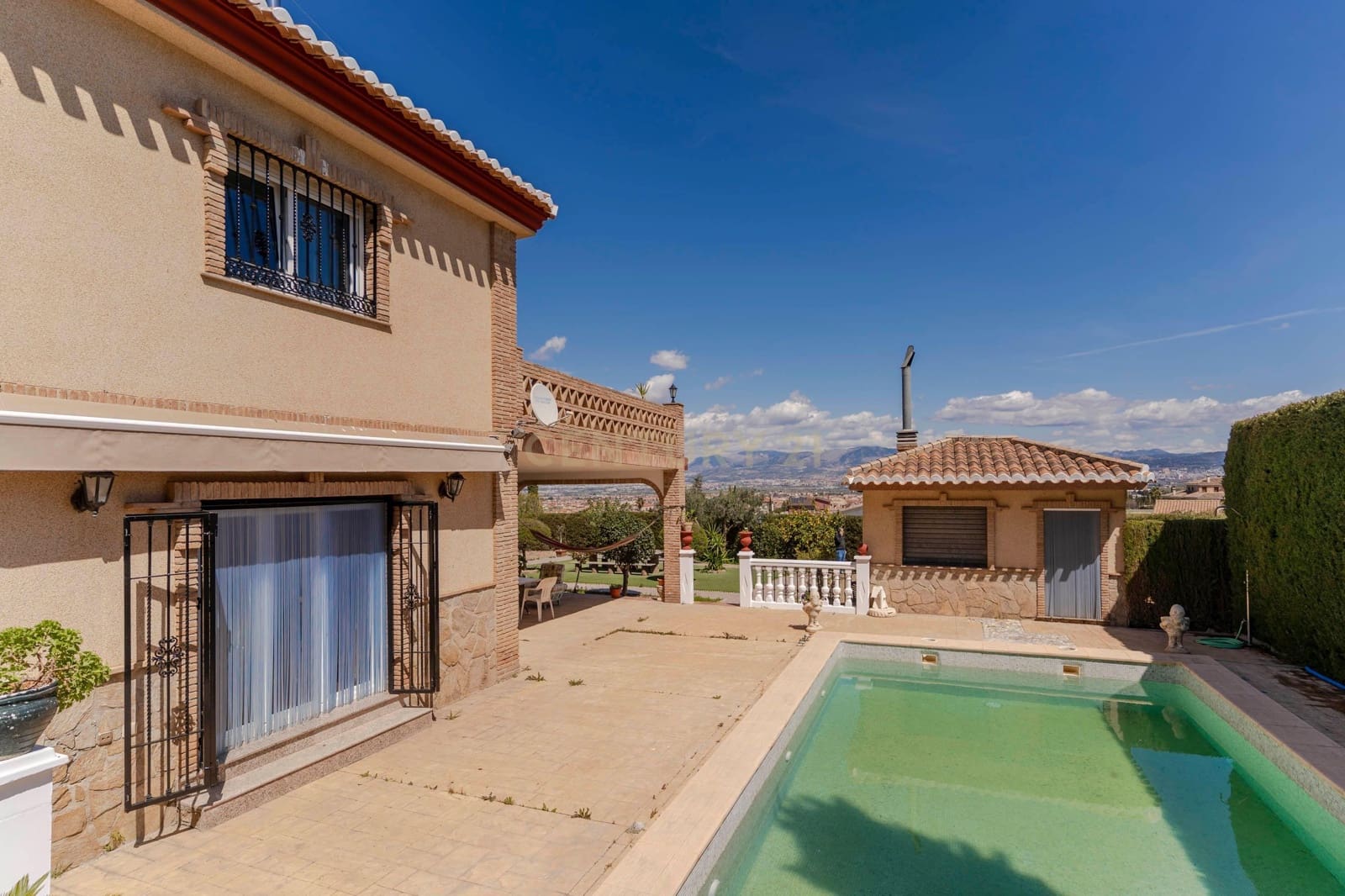 8 bedroom Villa for sale in Las Gabias with pool - € 690,000 (Ref: 9289727)