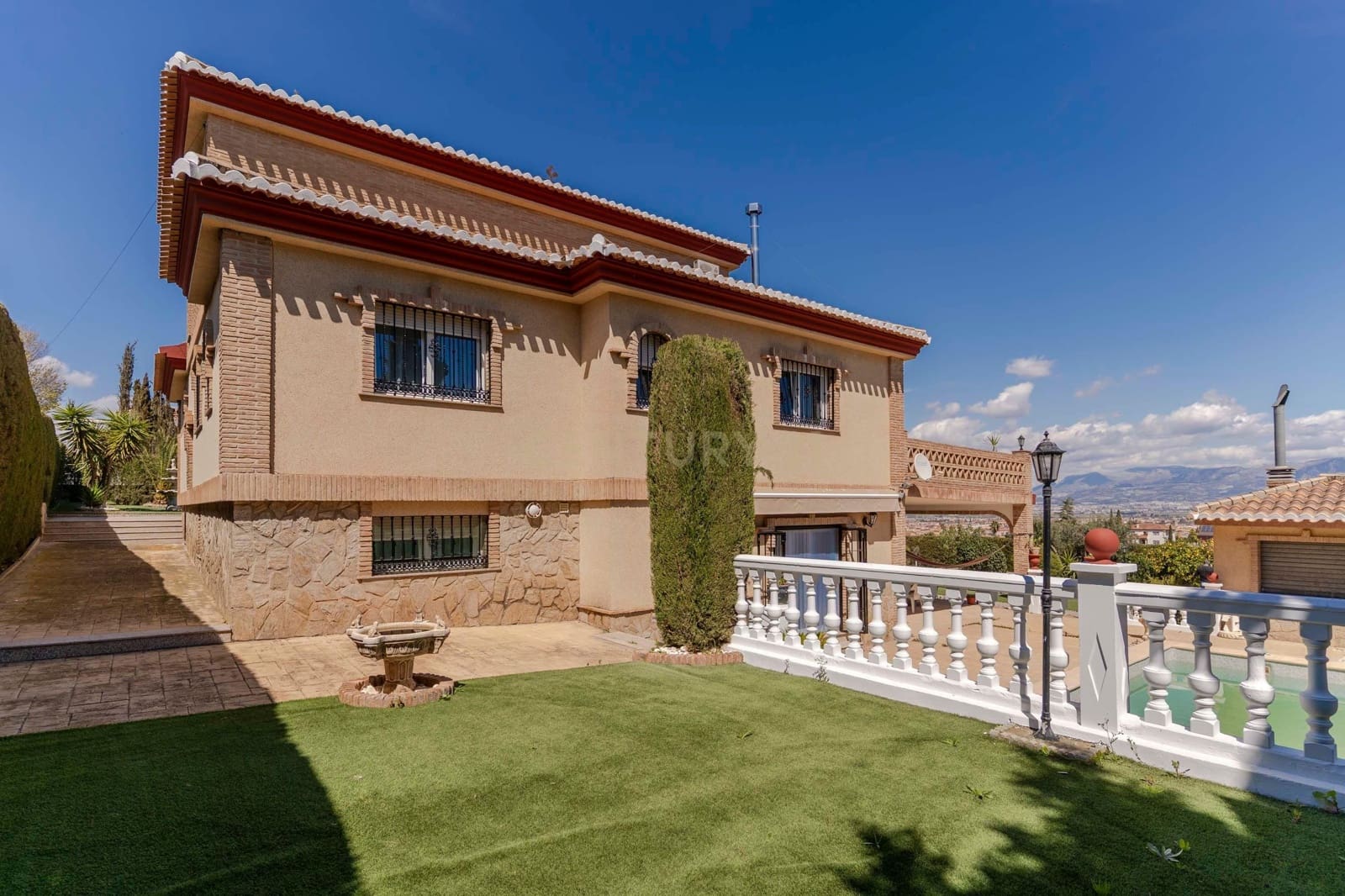 8 bedroom Villa for sale in Las Gabias with pool - € 690,000 (Ref: 9289727)