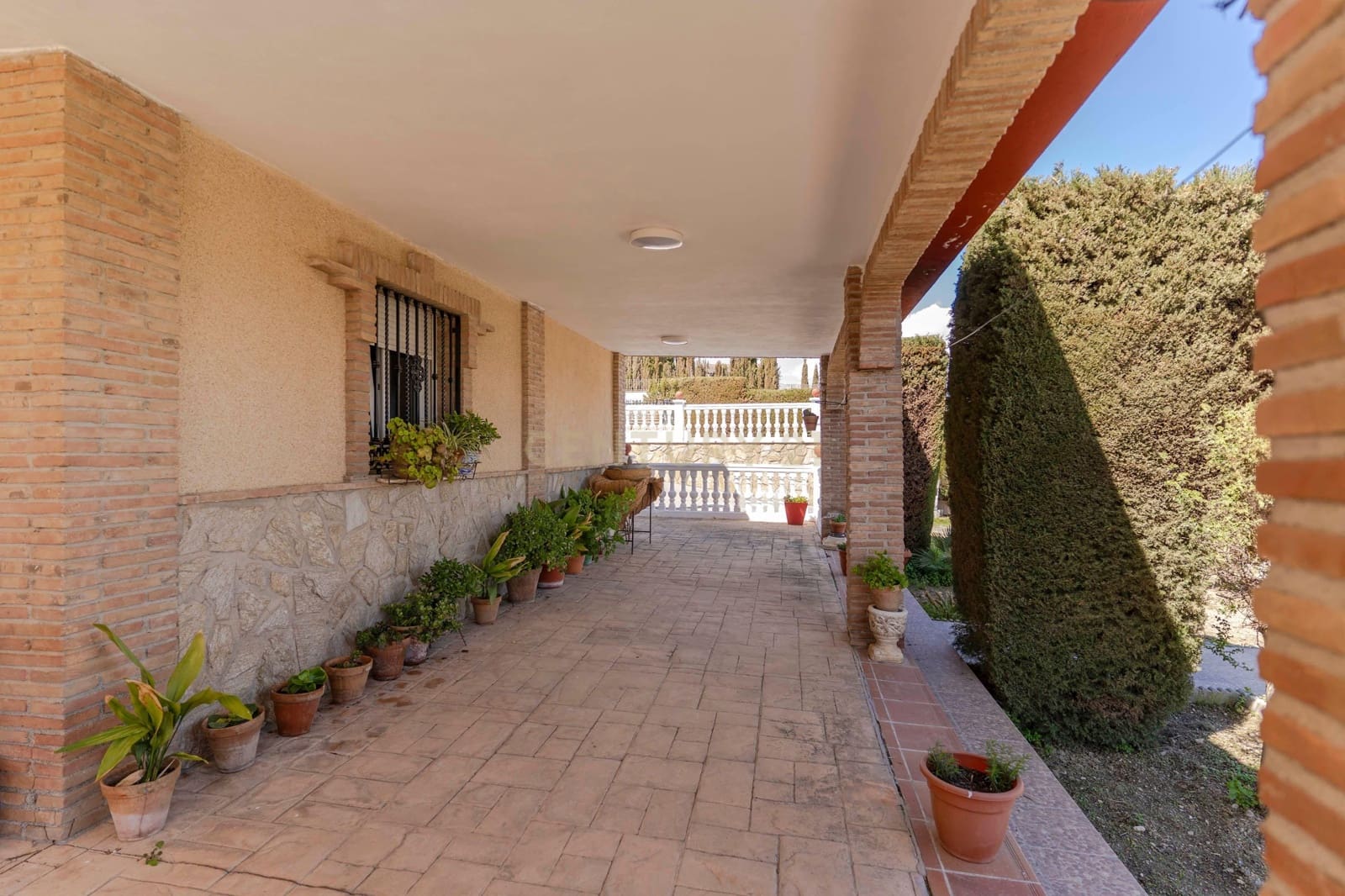 8 bedroom Villa for sale in Las Gabias with pool - € 690,000 (Ref: 9289727)