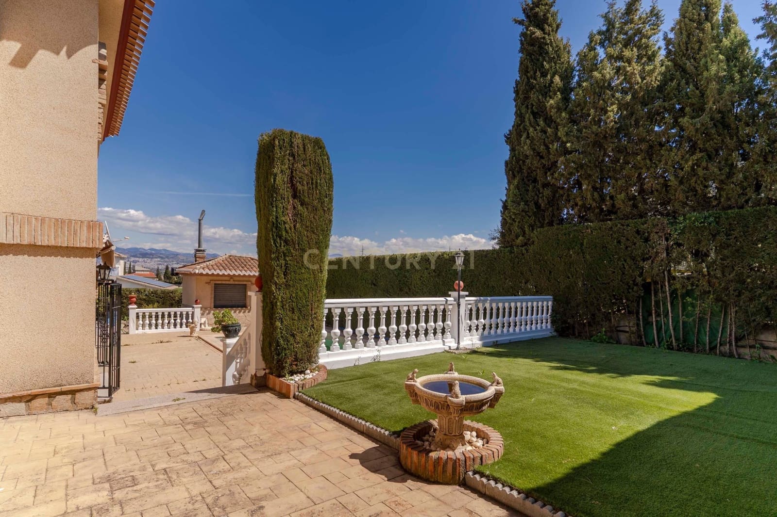 8 bedroom Villa for sale in Las Gabias with pool - € 690,000 (Ref: 9289727)