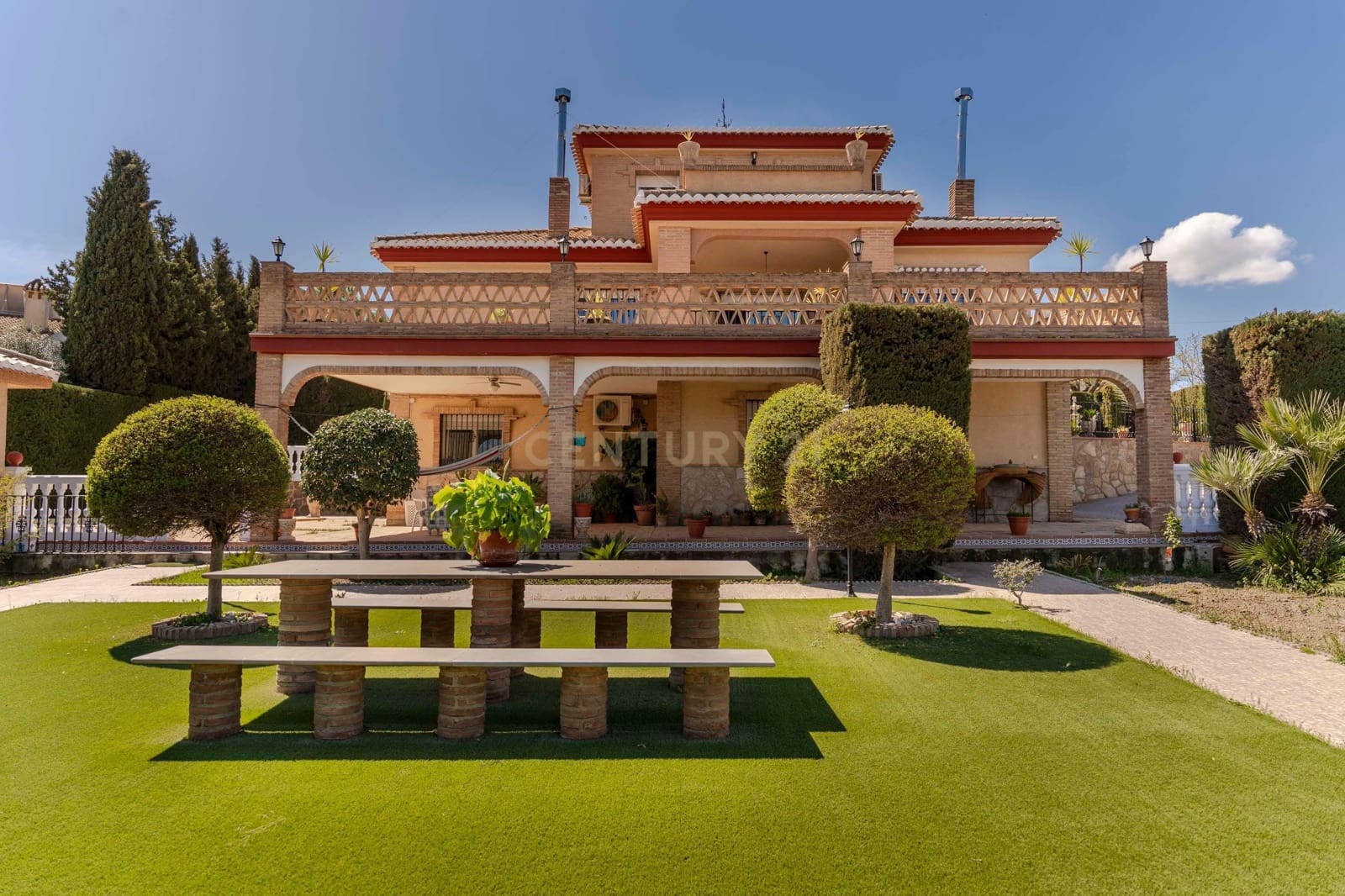 8 bedroom Villa for sale in Las Gabias with pool - € 690,000 (Ref: 9289727)