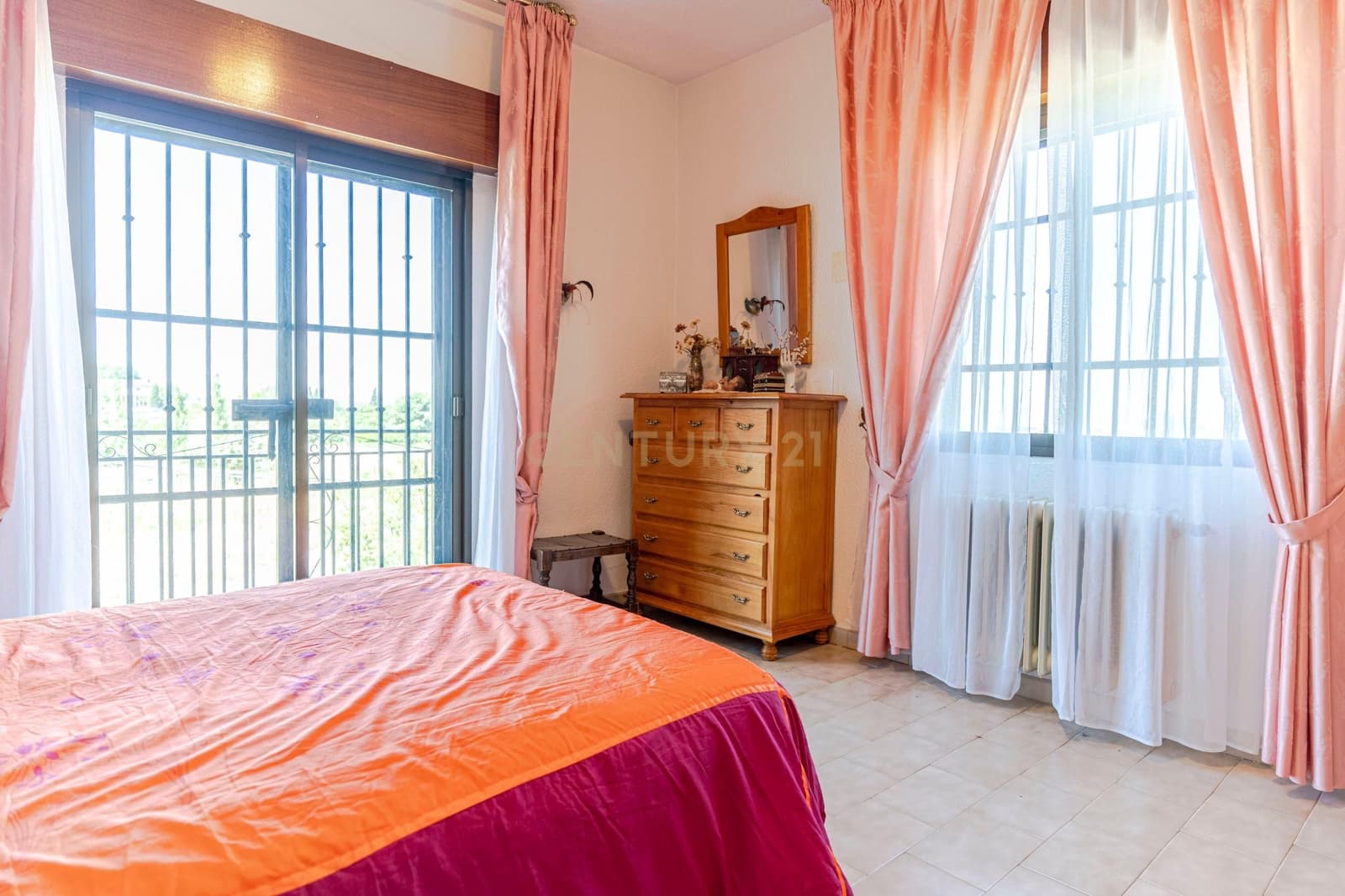 6 soveværelse Finca/Landehus til salg i La Zubia med swimmingpool - € 290.000 (Ref: 9289729)