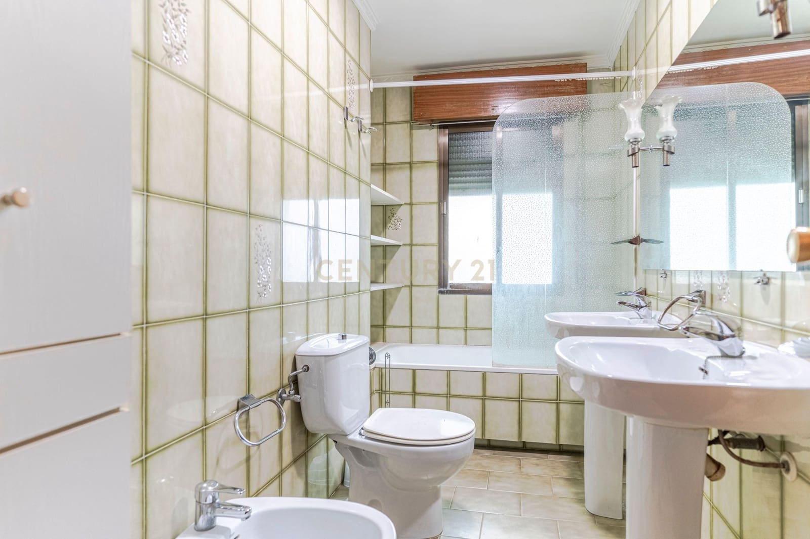 6 soveværelse Finca/Landehus til salg i La Zubia med swimmingpool - € 290.000 (Ref: 9289729)