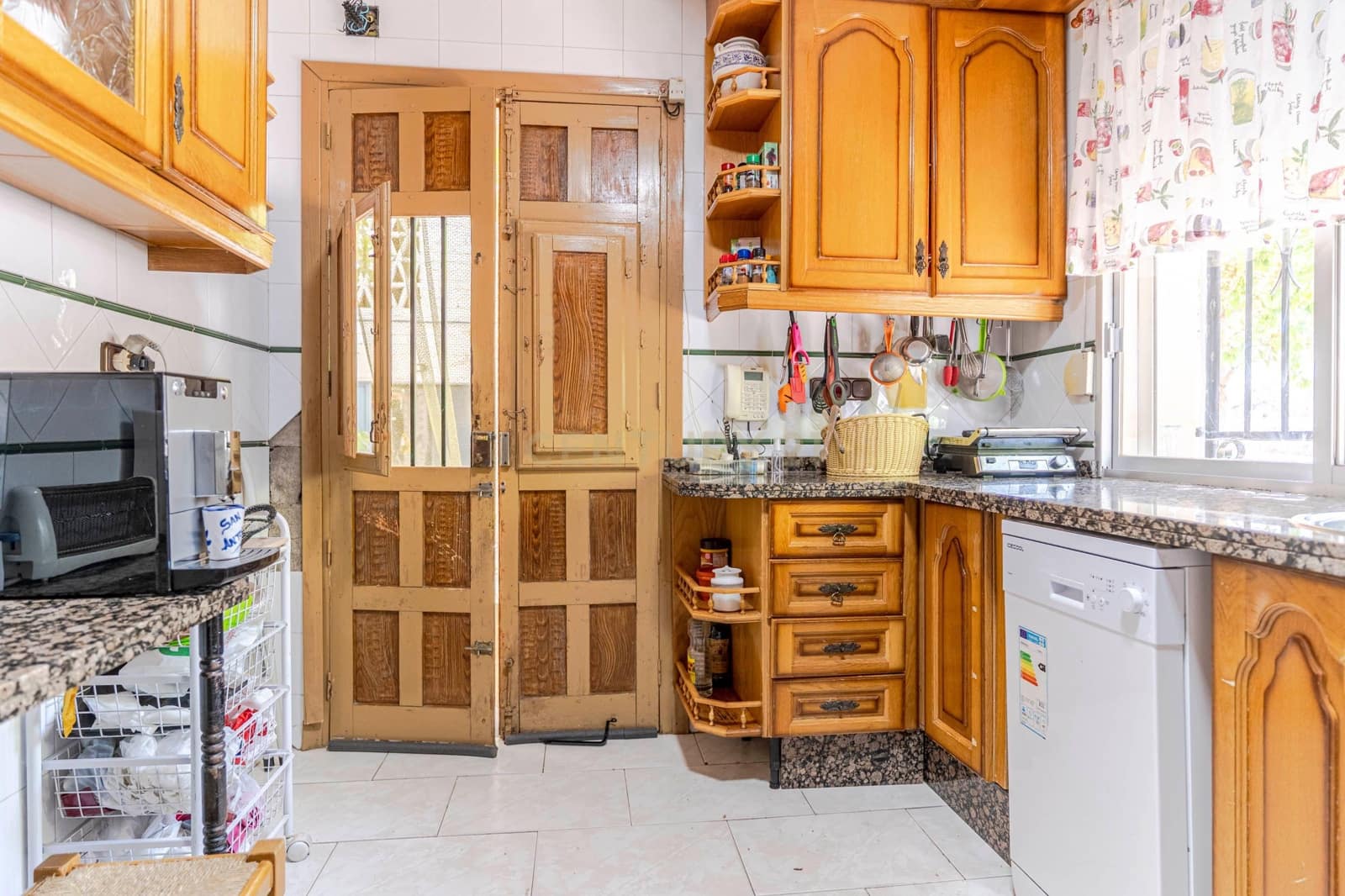 6 soveværelse Finca/Landehus til salg i La Zubia med swimmingpool - € 290.000 (Ref: 9289729)