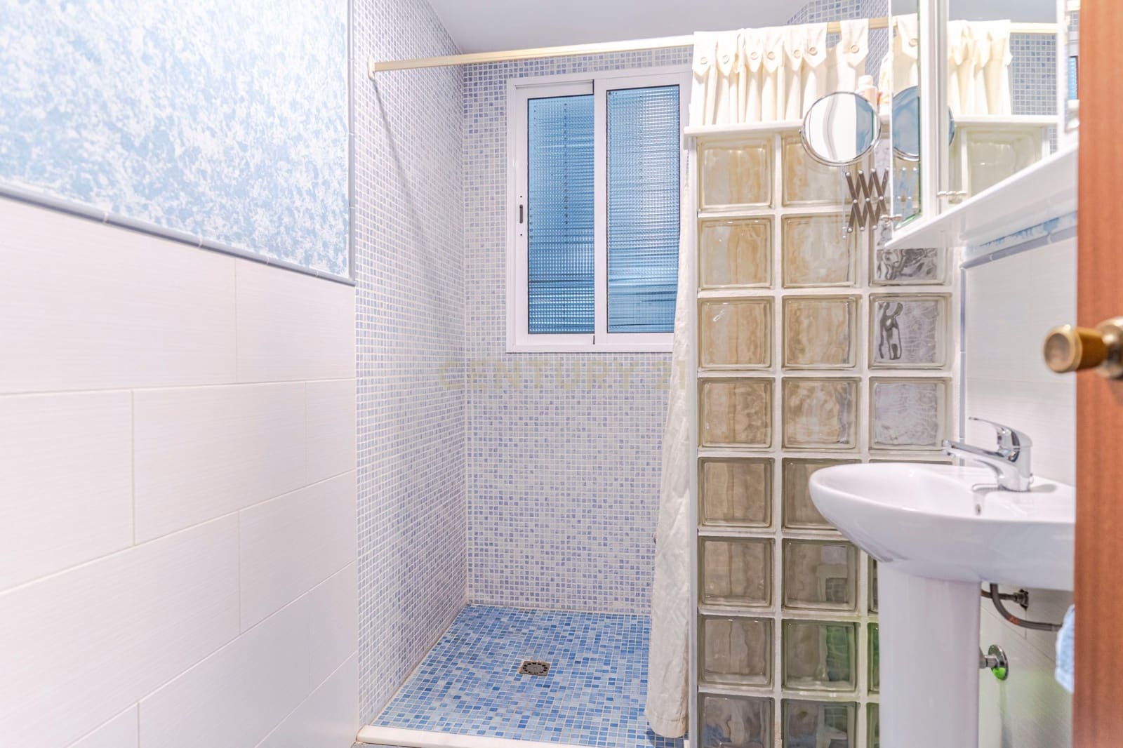 6 soveværelse Finca/Landehus til salg i La Zubia med swimmingpool - € 290.000 (Ref: 9289729)