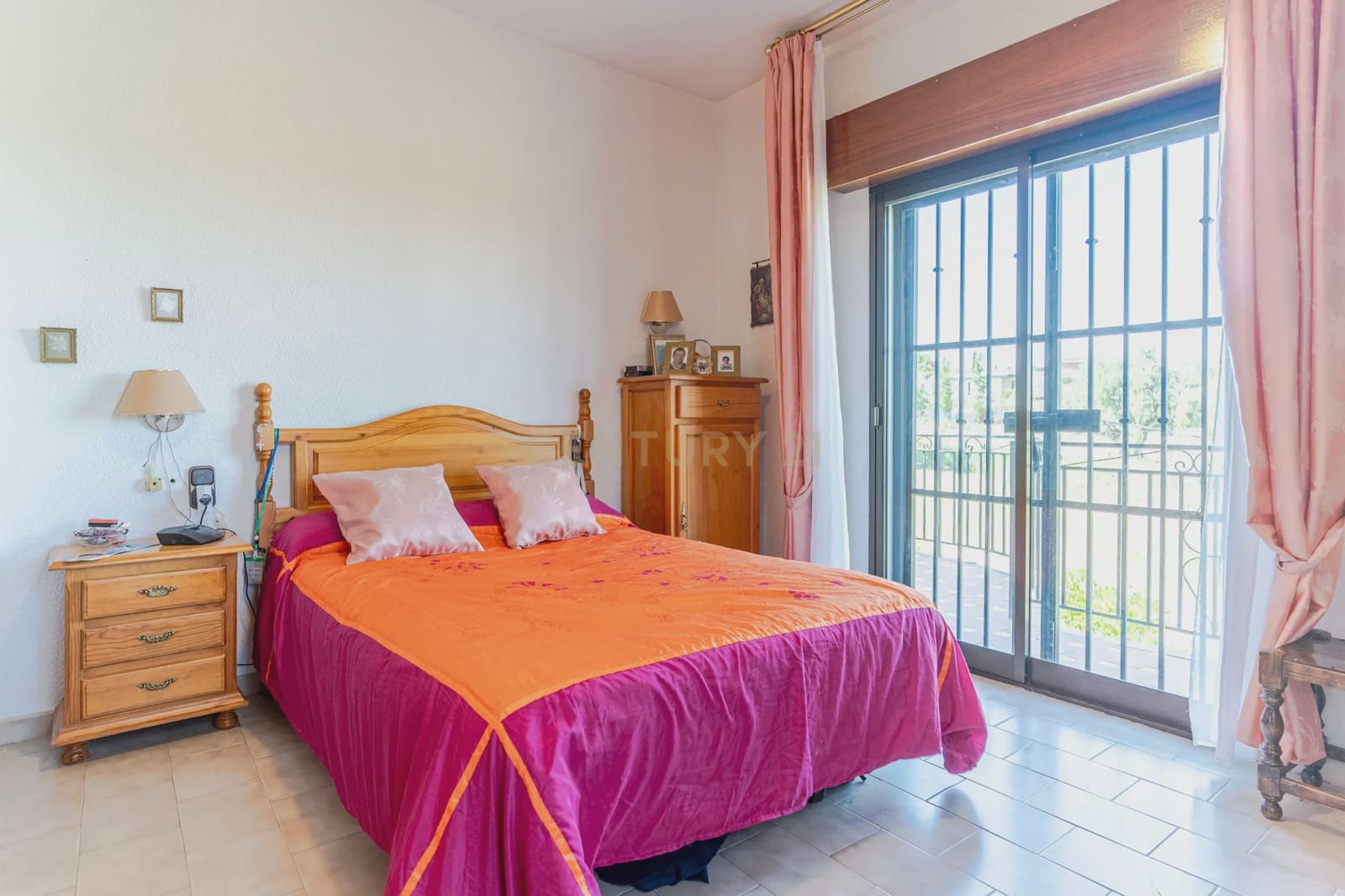 6 soveværelse Finca/Landehus til salg i La Zubia med swimmingpool - € 290.000 (Ref: 9289729)