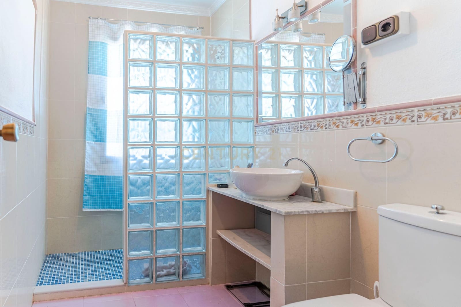 6 soveværelse Finca/Landehus til salg i La Zubia med swimmingpool - € 290.000 (Ref: 9289729)