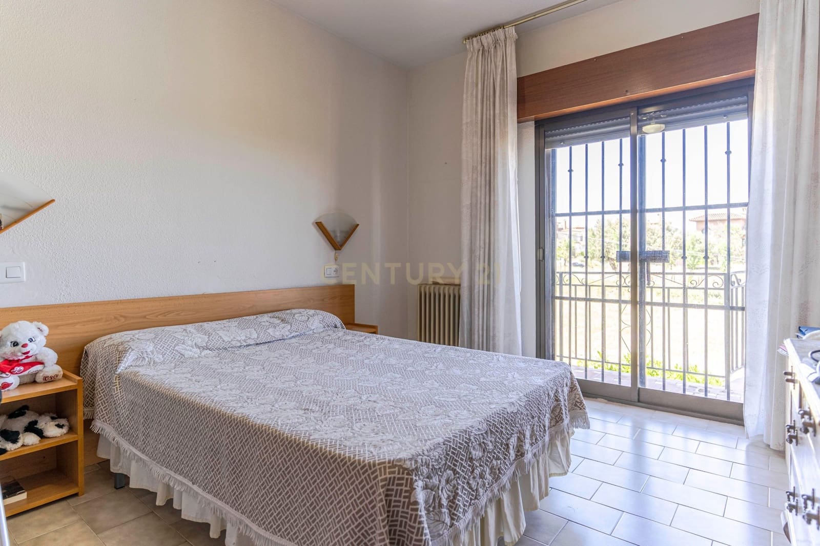 6 soveværelse Finca/Landehus til salg i La Zubia med swimmingpool - € 290.000 (Ref: 9289729)