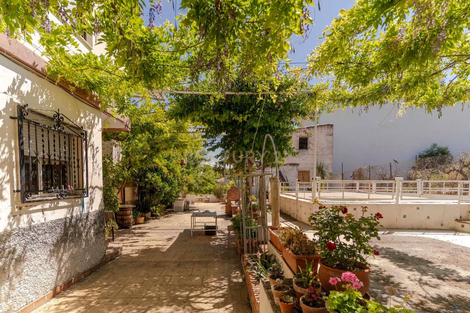 6 soveværelse Finca/Landehus til salg i La Zubia med swimmingpool - € 290.000 (Ref: 9289729)