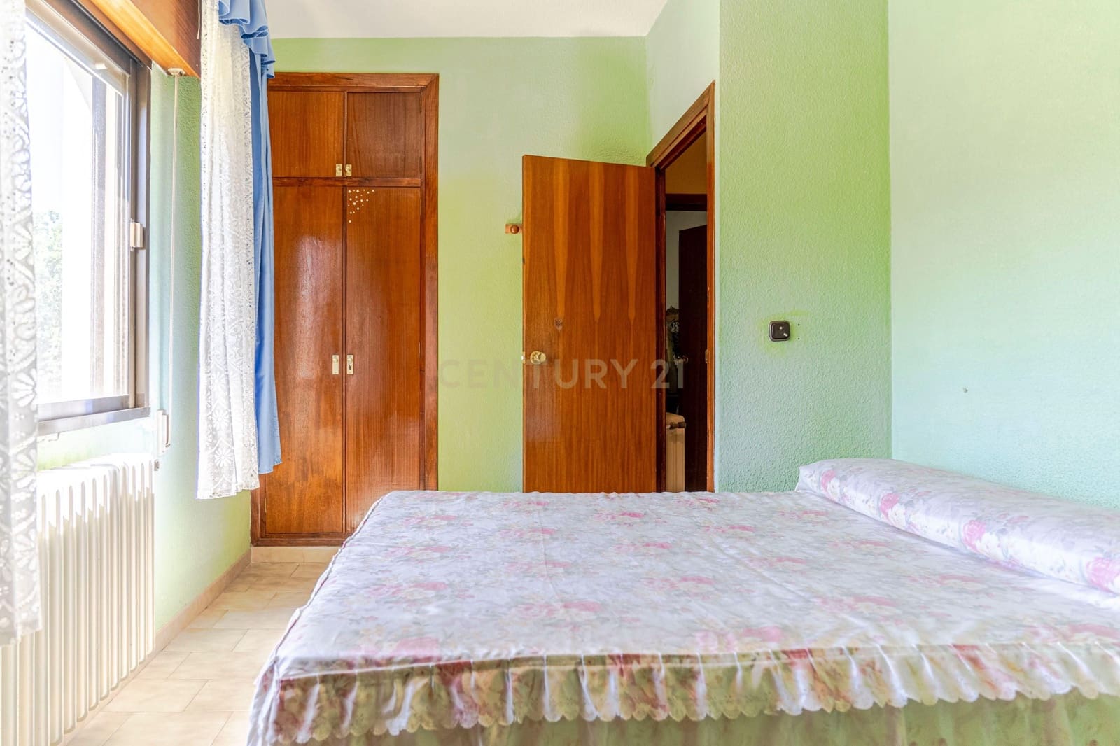 6 soveværelse Finca/Landehus til salg i La Zubia med swimmingpool - € 290.000 (Ref: 9289729)