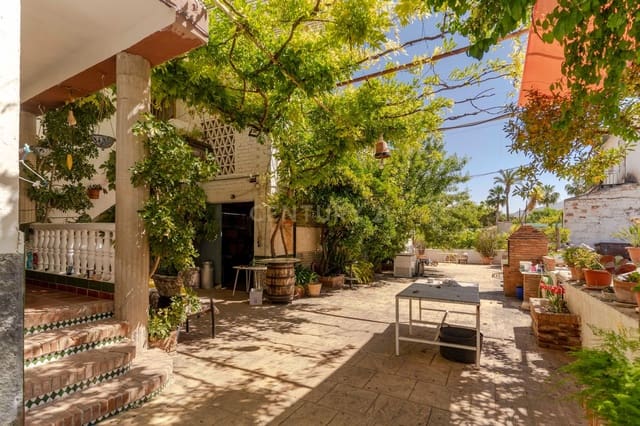 6 soveværelse Finca/Landehus til salg i La Zubia med swimmingpool - € 290.000 (Ref: 9289729)