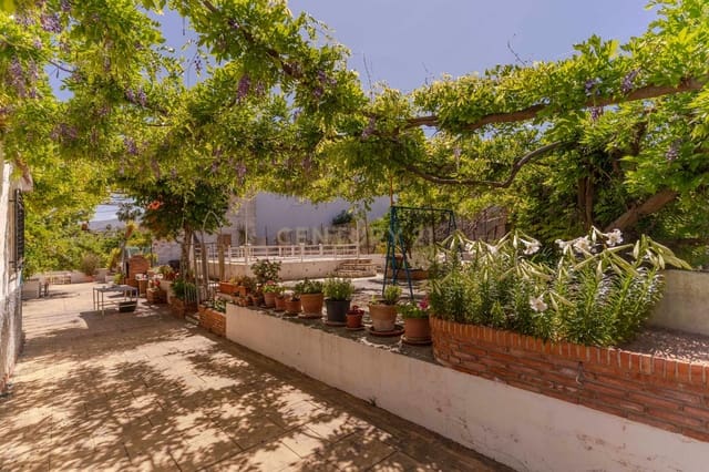 6 soveværelse Finca/Landehus til salg i La Zubia med swimmingpool - € 290.000 (Ref: 9289729)