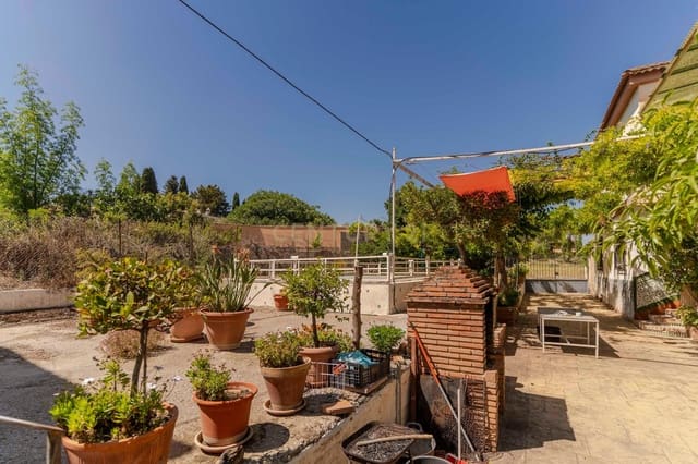 6 soveværelse Finca/Landehus til salg i La Zubia med swimmingpool - € 290.000 (Ref: 9289729)