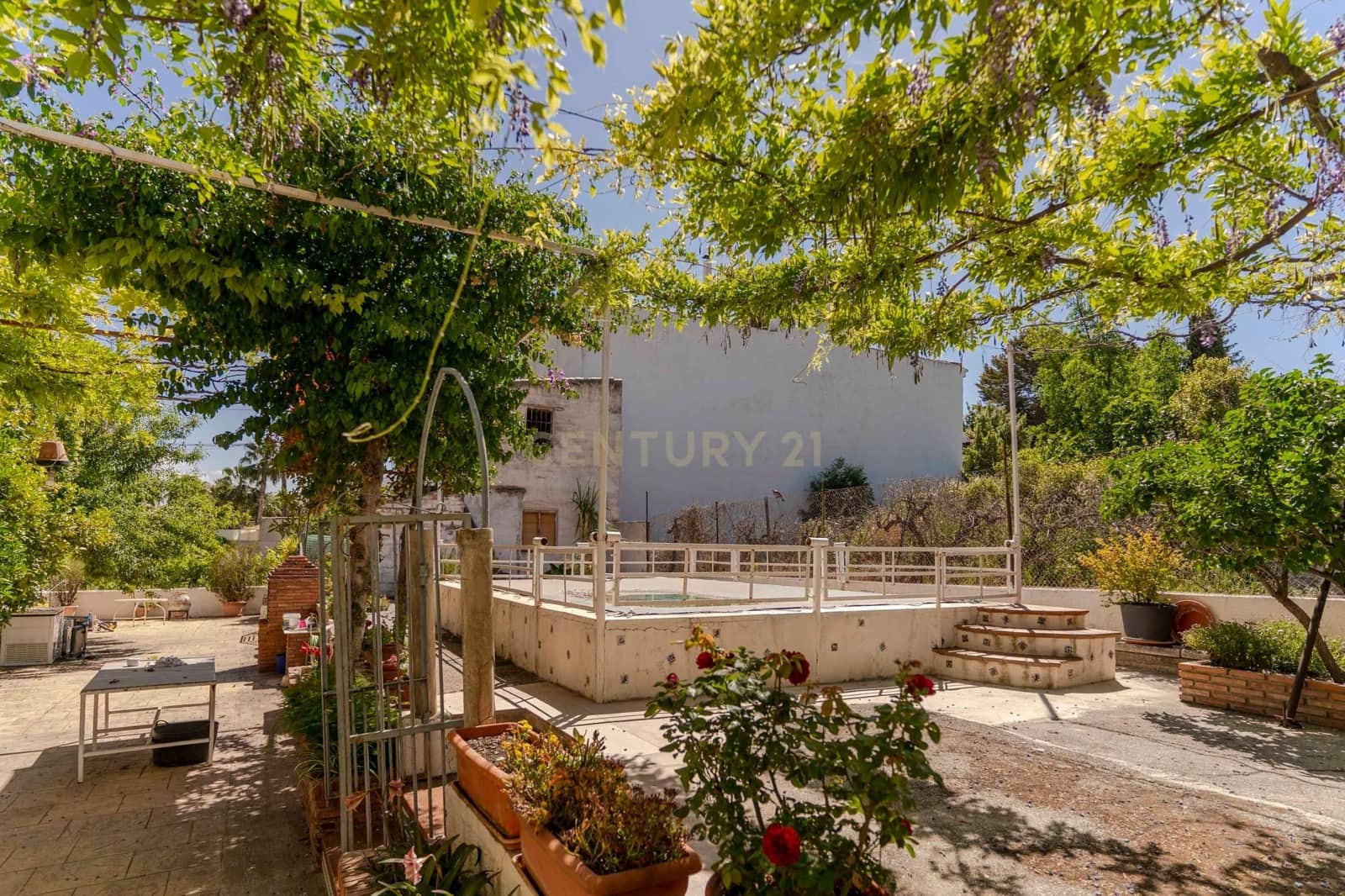 6 soveværelse Finca/Landehus til salg i La Zubia med swimmingpool - € 290.000 (Ref: 9289729)