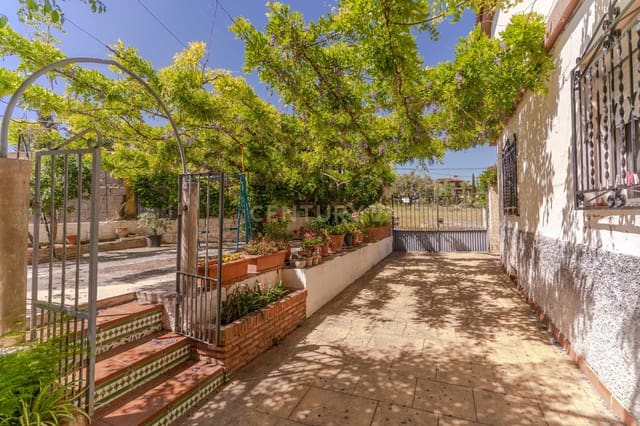 6 soveværelse Finca/Landehus til salg i La Zubia med swimmingpool - € 290.000 (Ref: 9289729)