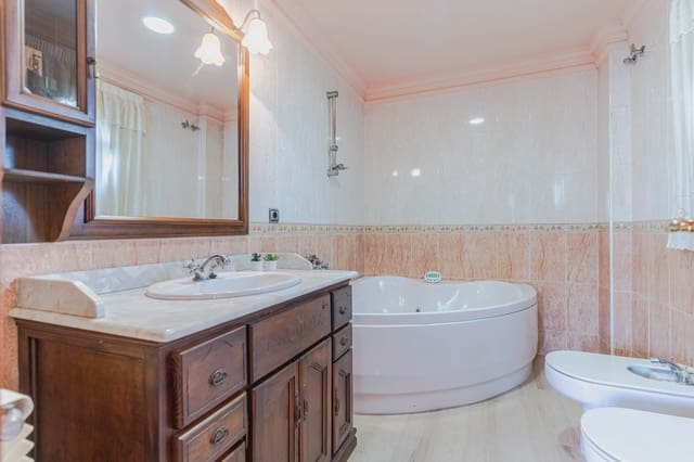 6 soveværelse Villa til salg i Alfacar med swimmingpool - € 490.000 (Ref: 9289732)