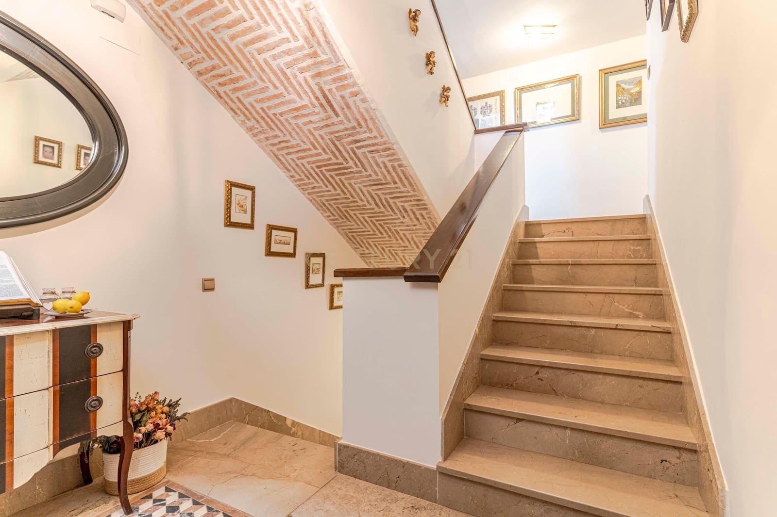 Chalet de 6 habitaciones en La Zubia en venta con garaje - 620.000 € (Ref: 9289734)