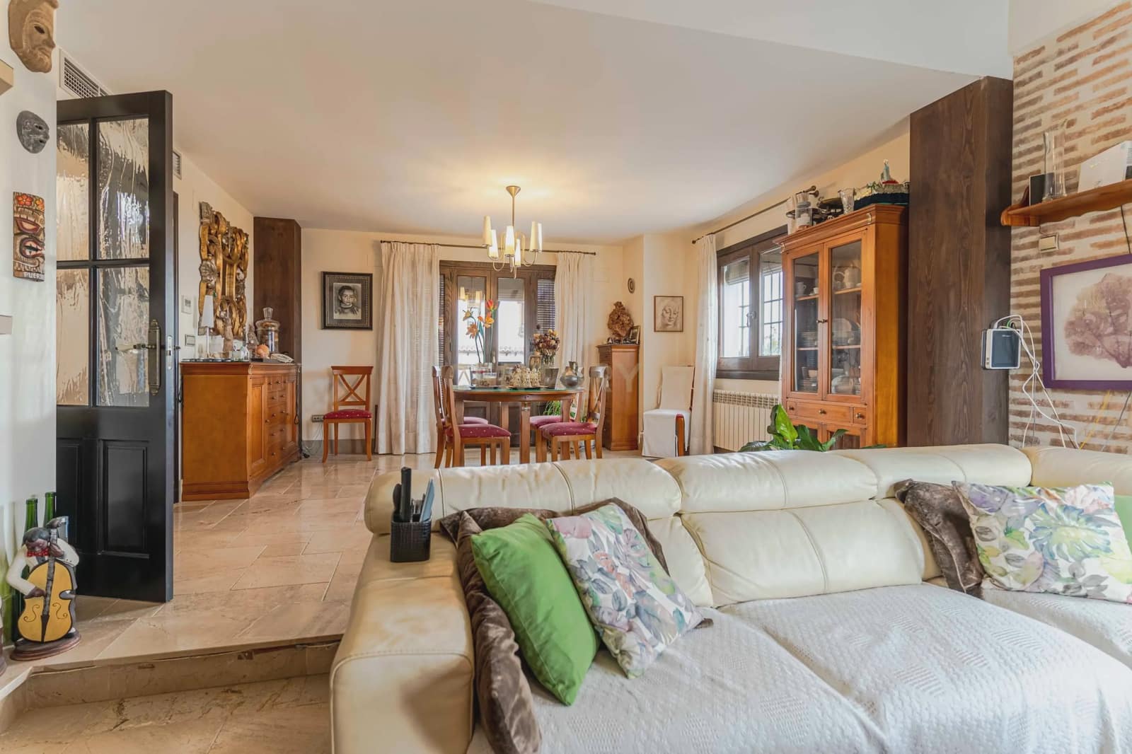 Chalet de 6 habitaciones en La Zubia en venta con garaje - 620.000 € (Ref: 9289734)