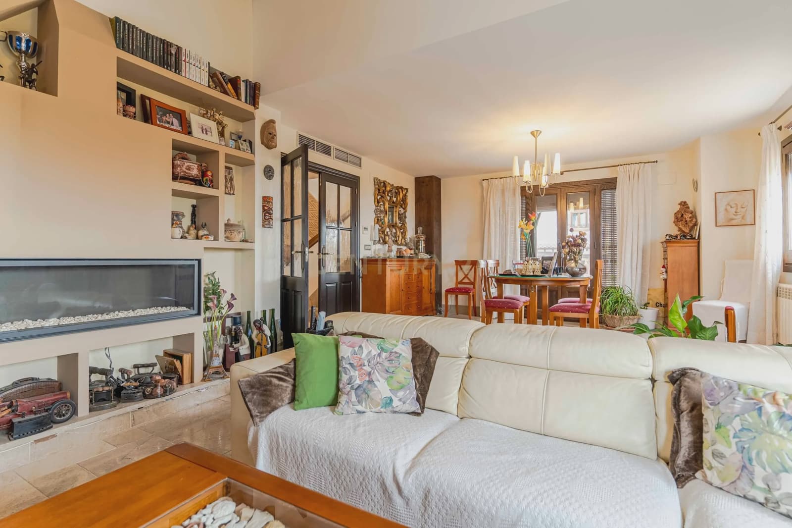 Chalet de 6 habitaciones en La Zubia en venta con garaje - 620.000 € (Ref: 9289734)