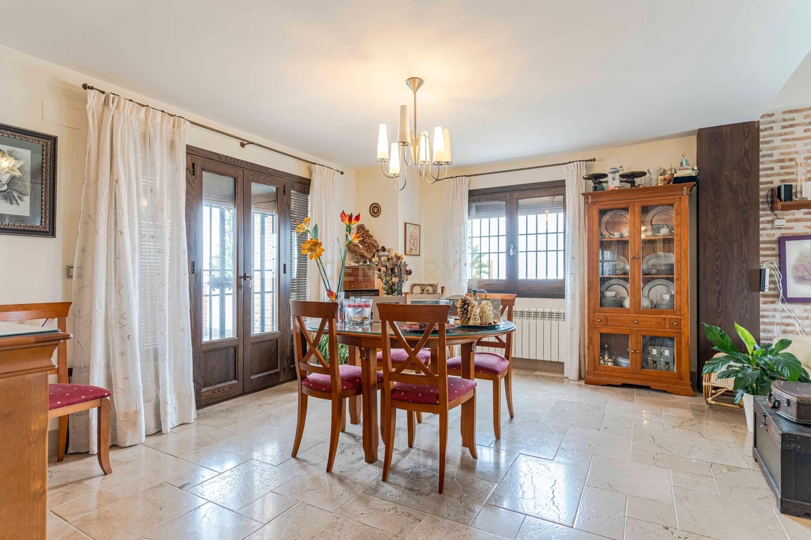 Chalet de 6 habitaciones en La Zubia en venta con garaje - 620.000 € (Ref: 9289734)