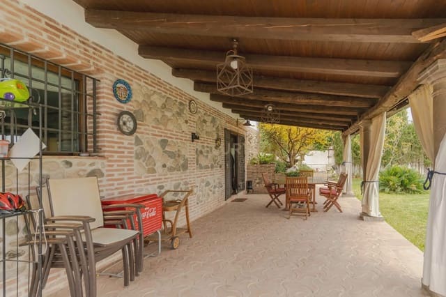 6 Zimmer Villa zu verkaufen in La Zubia mit Garage - 620.000 € (Ref: 9289734)