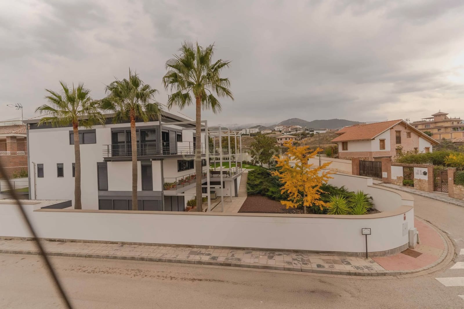 Chalet de 6 habitaciones en La Zubia en venta con garaje - 620.000 € (Ref: 9289734)