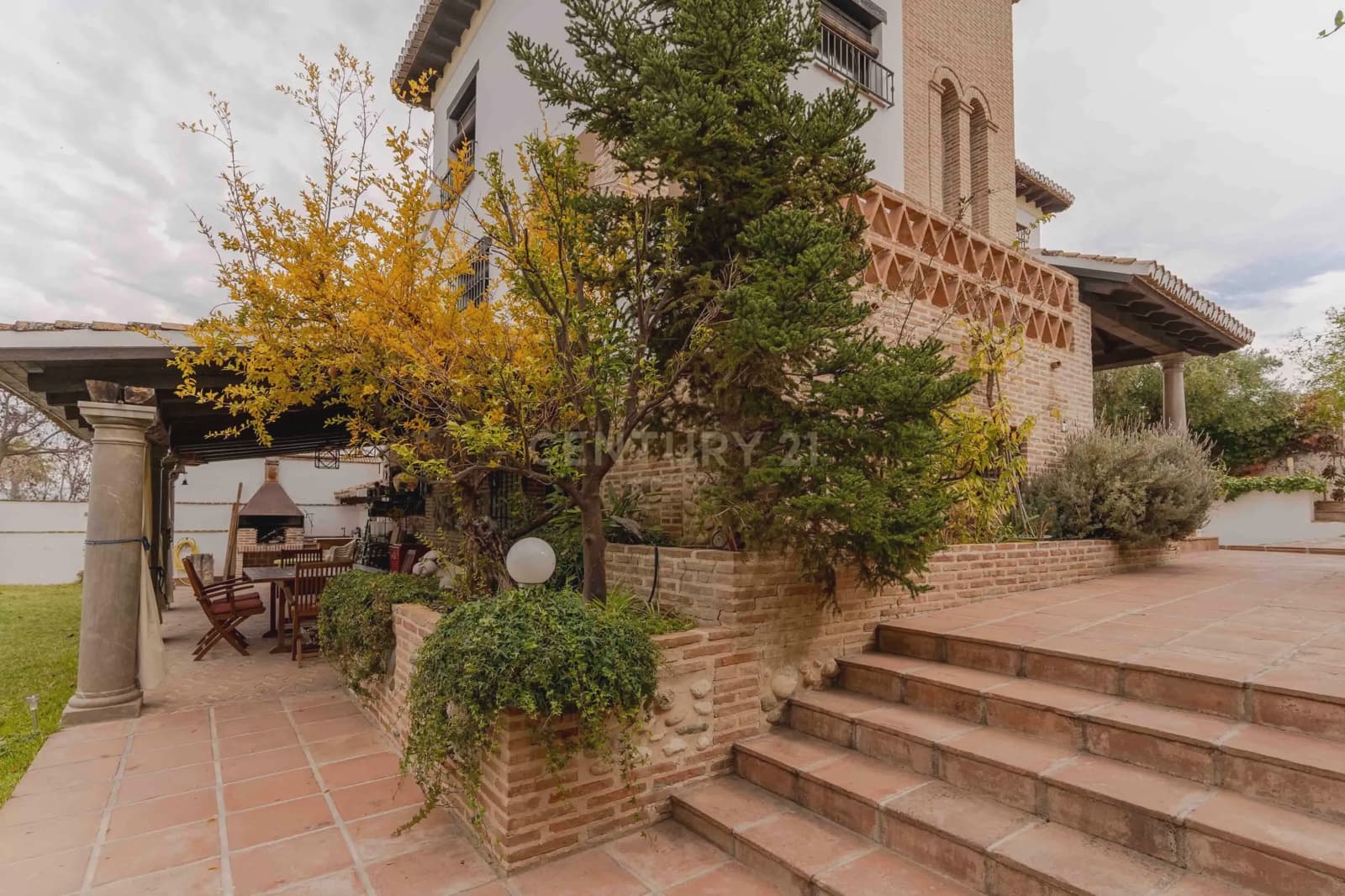 Chalet de 6 habitaciones en La Zubia en venta con garaje - 620.000 € (Ref: 9289734)