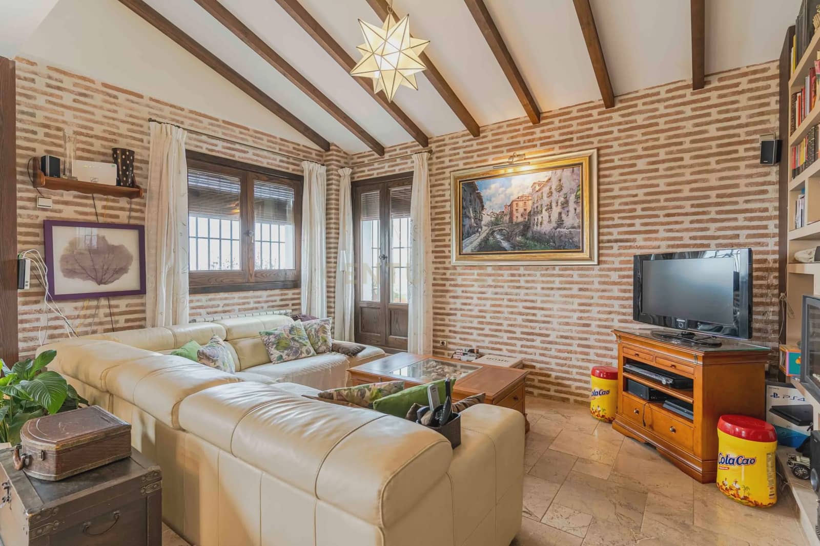 Chalet de 6 habitaciones en La Zubia en venta con garaje - 620.000 € (Ref: 9289734)