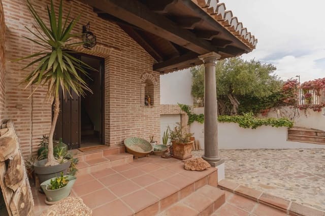 6 Zimmer Villa zu verkaufen in La Zubia mit Garage - 620.000 € (Ref: 9289734)