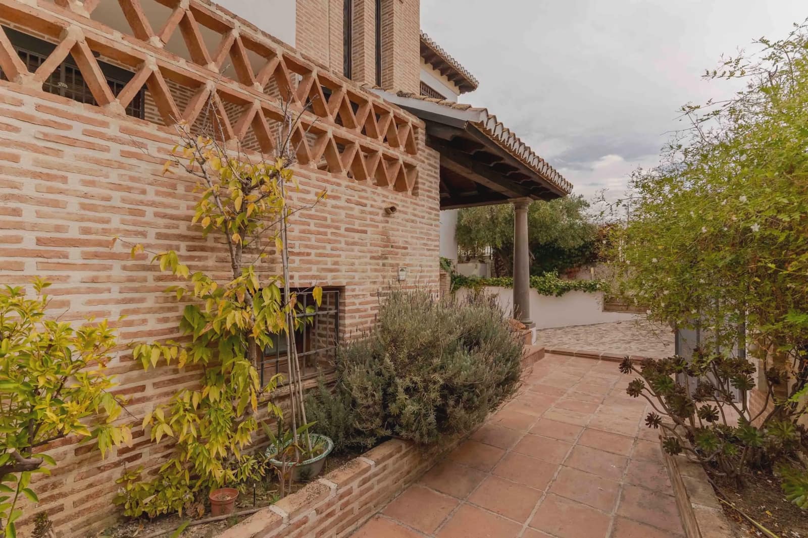 Chalet de 6 habitaciones en La Zubia en venta con garaje - 620.000 € (Ref: 9289734)
