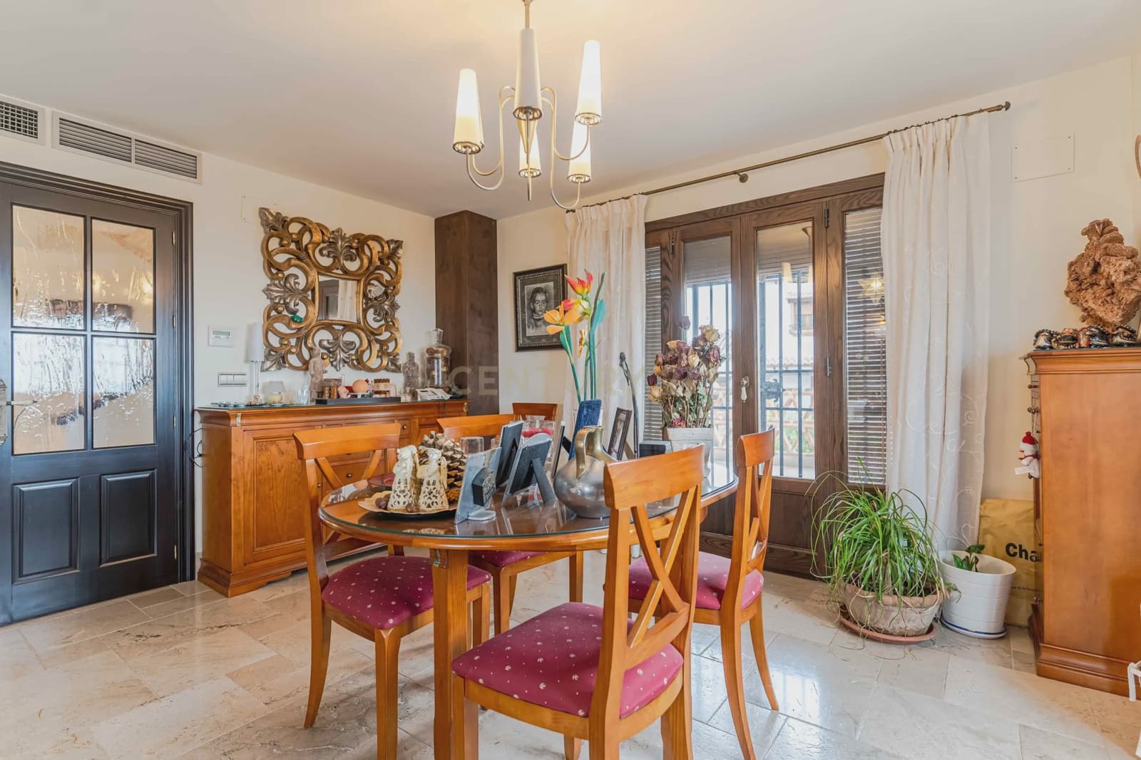 Chalet de 6 habitaciones en La Zubia en venta con garaje - 620.000 € (Ref: 9289734)