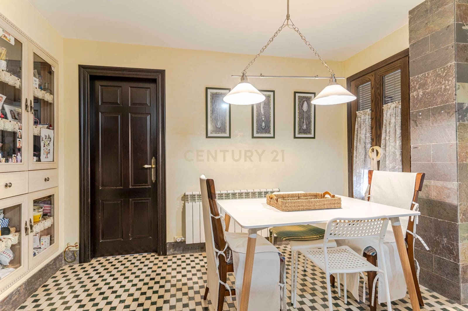 Chalet de 6 habitaciones en La Zubia en venta con garaje - 620.000 € (Ref: 9289734)