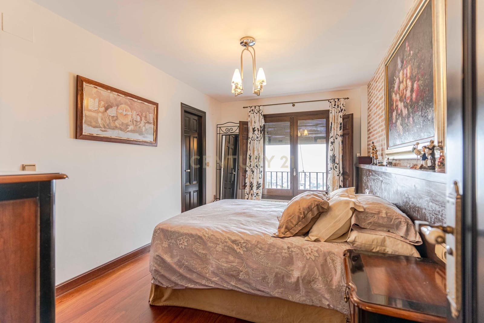 Chalet de 6 habitaciones en La Zubia en venta con garaje - 620.000 € (Ref: 9289734)