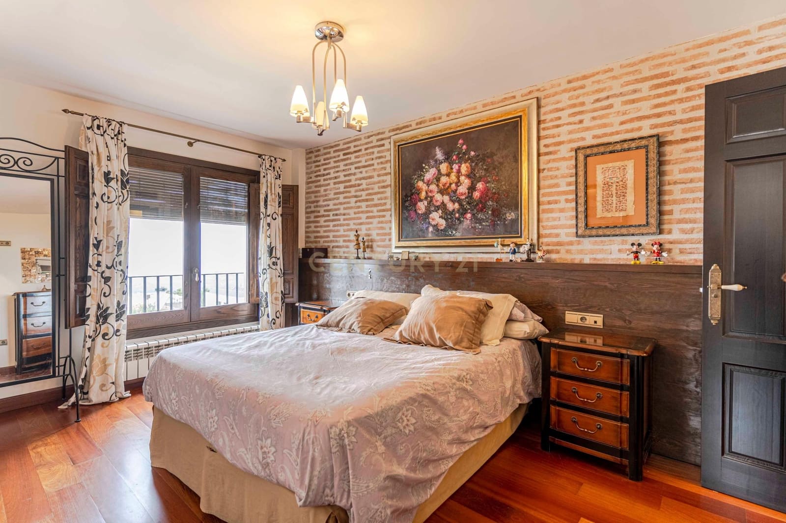 Chalet de 6 habitaciones en La Zubia en venta con garaje - 620.000 € (Ref: 9289734)