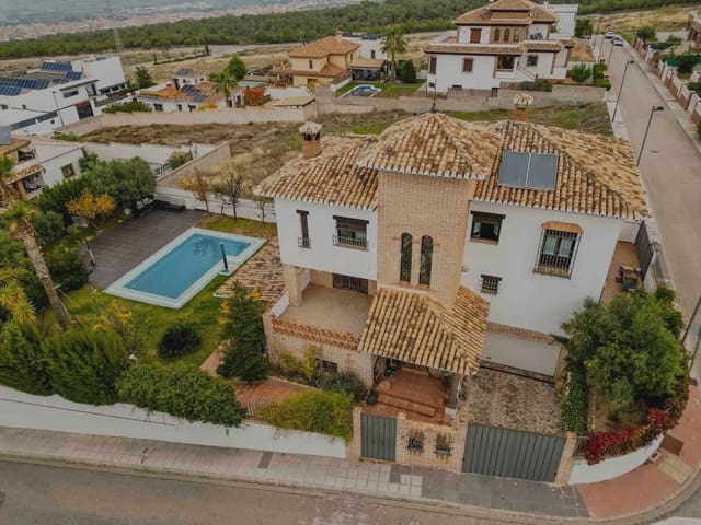 6 Zimmer Villa zu verkaufen in La Zubia mit Garage - 620.000 € (Ref: 9289734)
