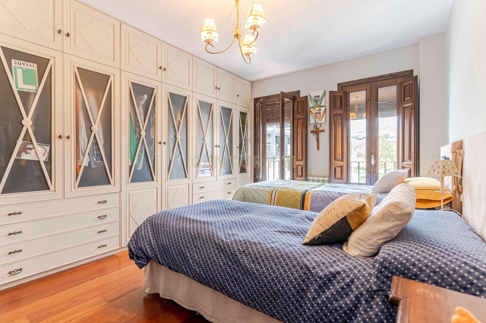 Chalet de 6 habitaciones en La Zubia en venta con garaje - 620.000 € (Ref: 9289734)