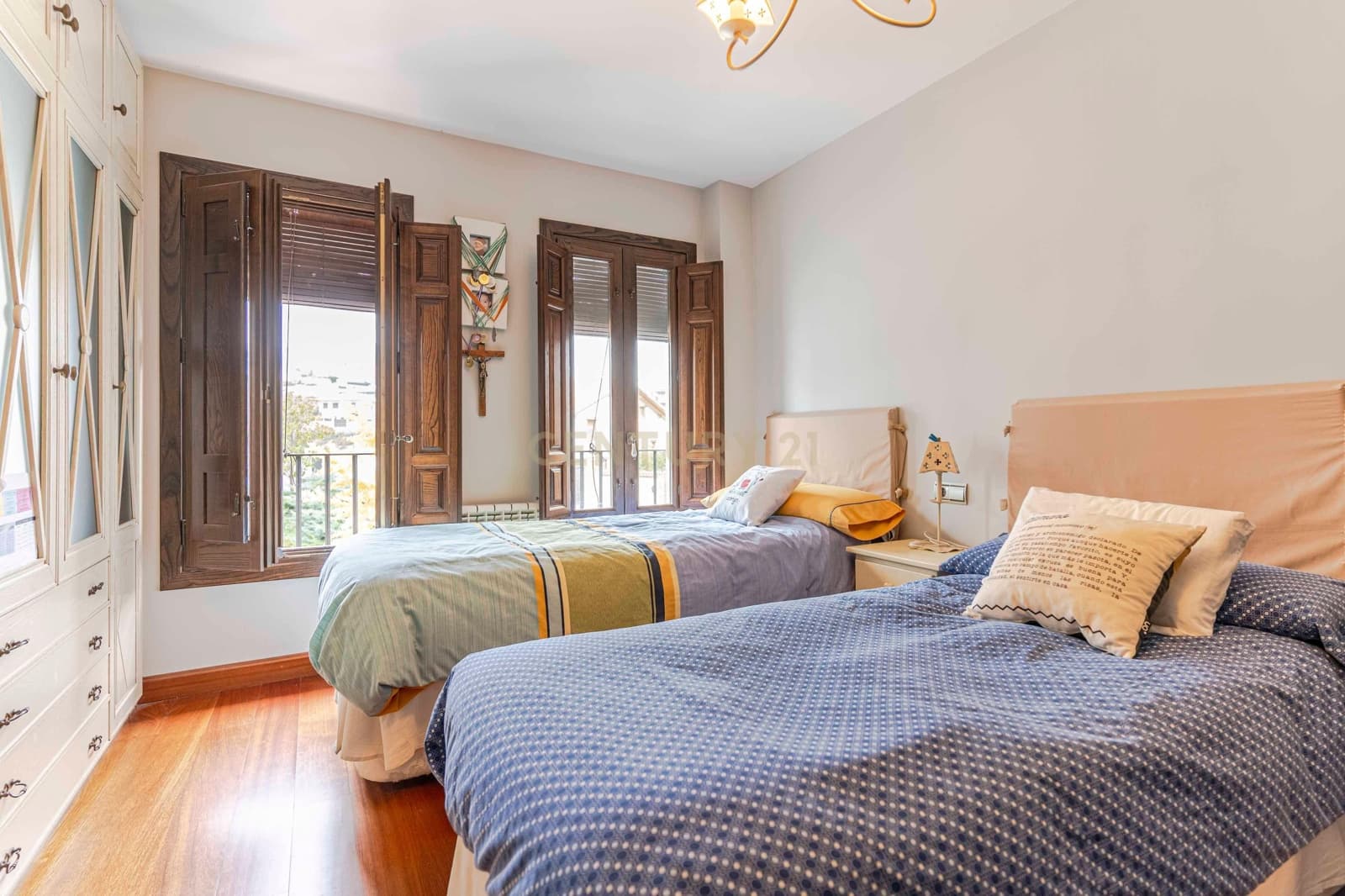 Chalet de 6 habitaciones en La Zubia en venta con garaje - 620.000 € (Ref: 9289734)