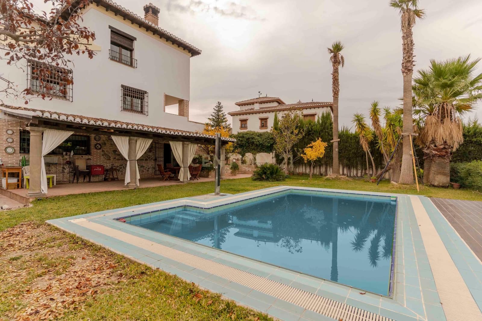 Chalet de 6 habitaciones en La Zubia en venta con garaje - 620.000 € (Ref: 9289734)