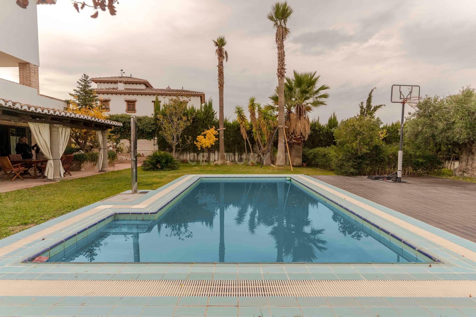 Chalet de 6 habitaciones en La Zubia en venta con garaje - 620.000 € (Ref: 9289734)