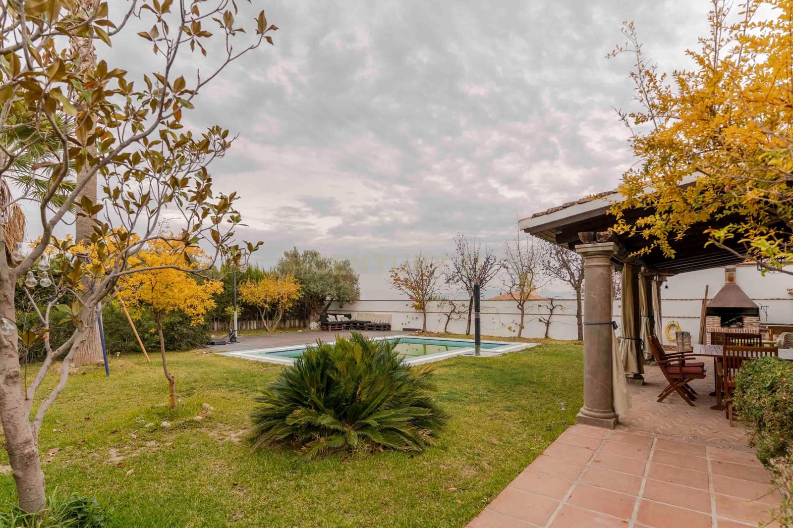 Chalet de 6 habitaciones en La Zubia en venta con garaje - 620.000 € (Ref: 9289734)