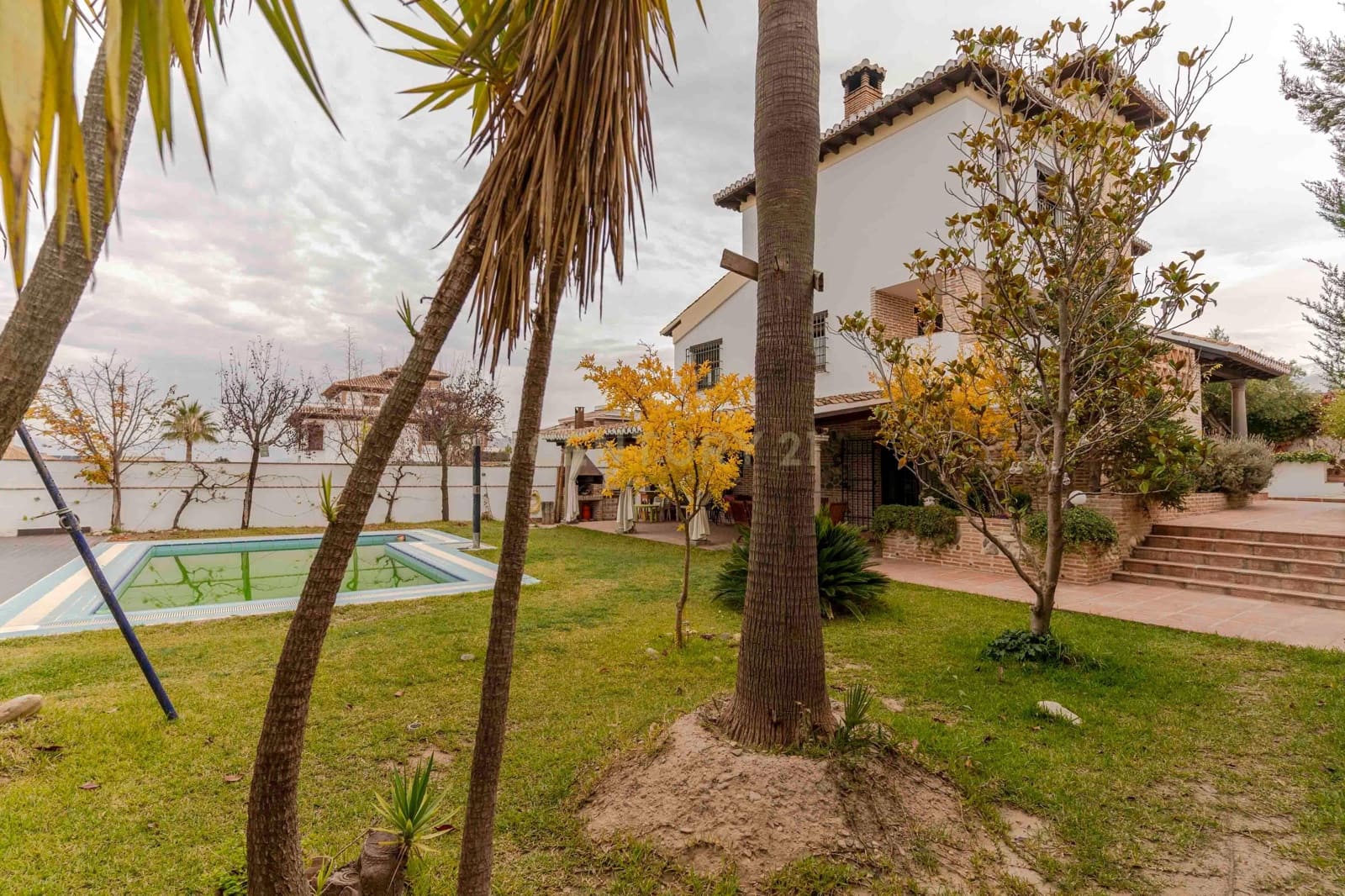 Chalet de 6 habitaciones en La Zubia en venta con garaje - 620.000 € (Ref: 9289734)
