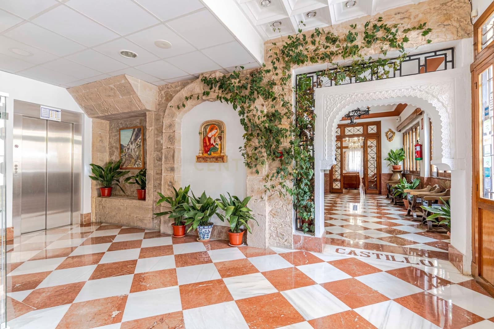 Hotel til salg i Lanjaron - € 1.500.000 (Ref: 9289737)